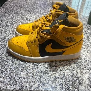 Air Jordan 1 Mid